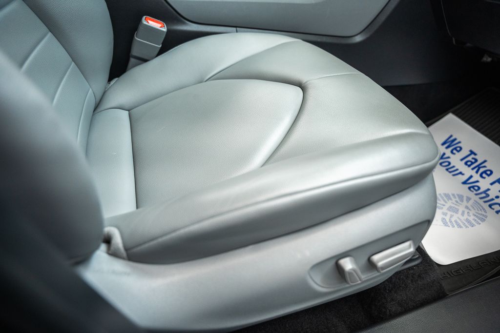 ToyotaHighlander Hybrid39