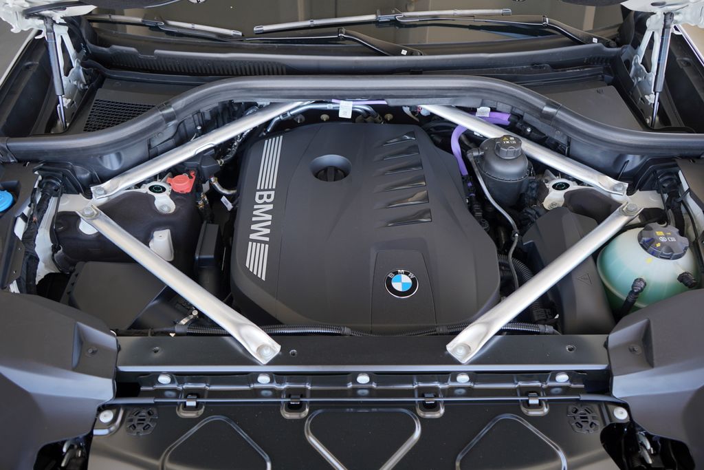 Thumbnail: 2026 BMW X7 - 21