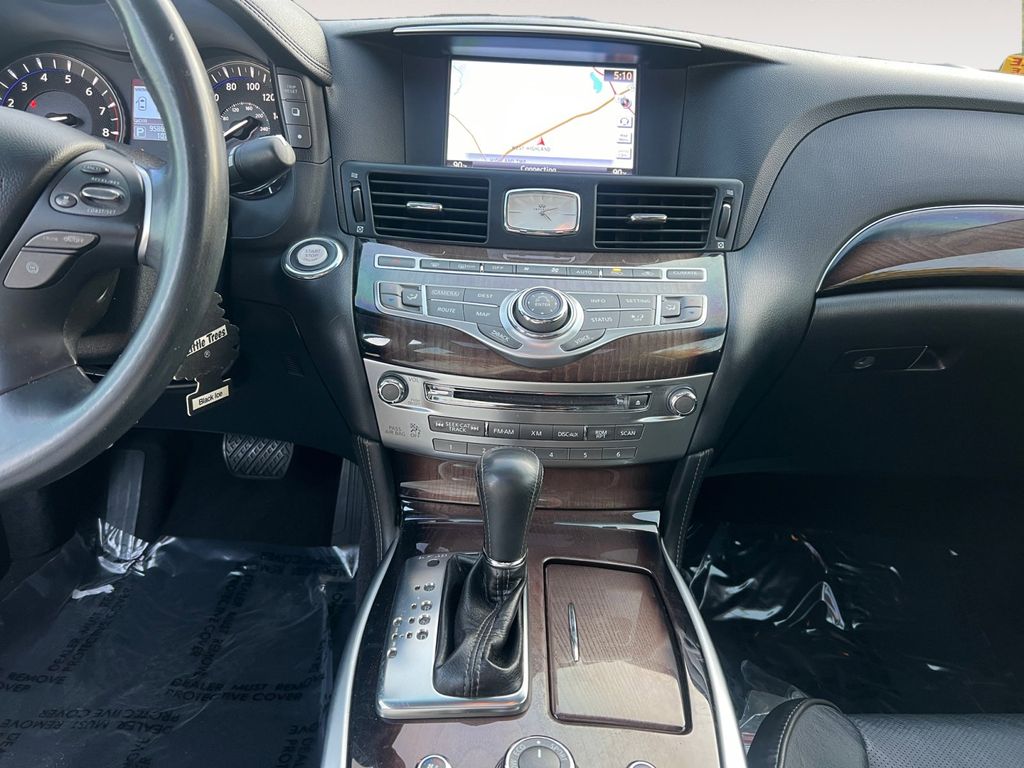 2016 INFINITI Q70L 5.6X 23