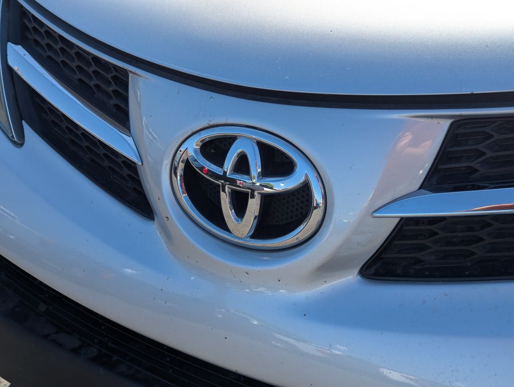 2015 Toyota RAV4 XLE 11