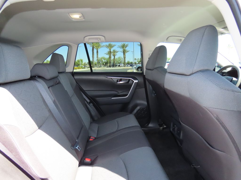 2024 Toyota RAV4 XLE 21