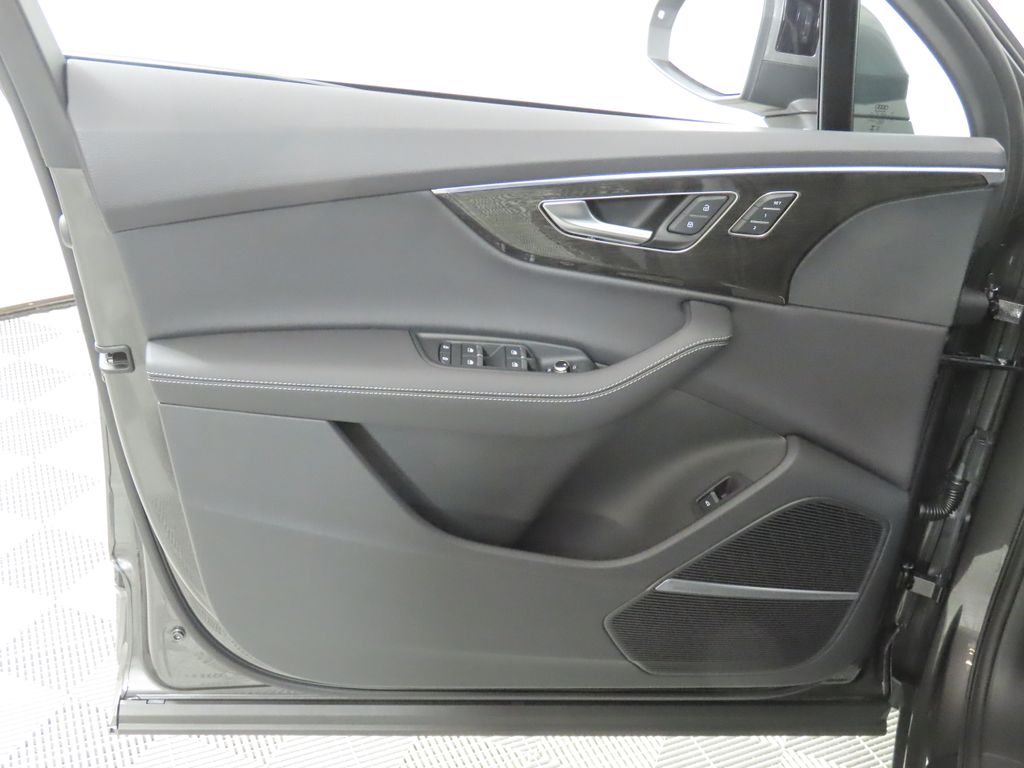 Thumbnail: 2026 Audi Q7 - 28