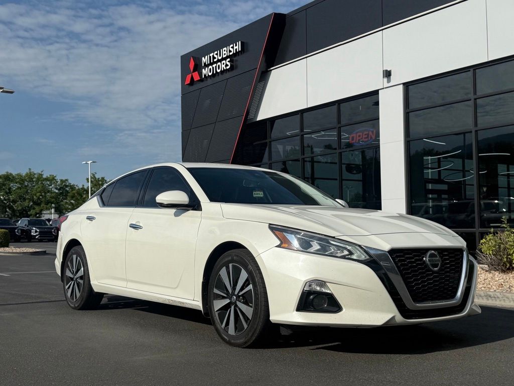 Pearl White Tricoat 2019 Nissan Altima Sedan All-Wheel Drive Continuously Variable Transmission