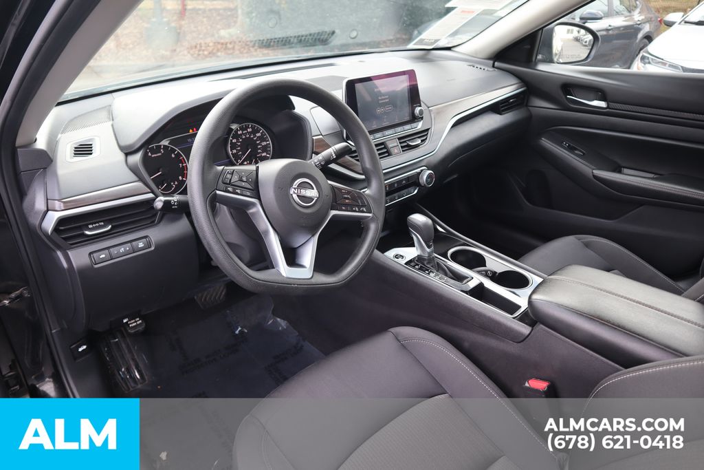 Used 2024 Black Nissan 2.5 SV image 10