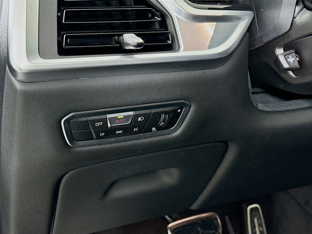 Thumbnail: 2023 BMW X7 - 10
