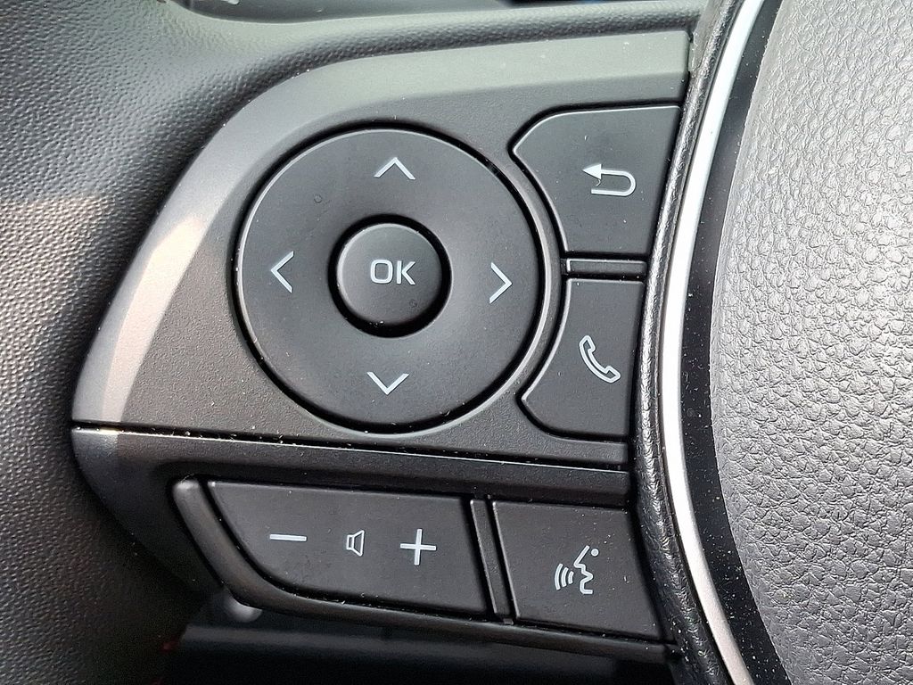 2025 Toyota RAV4 SE 21