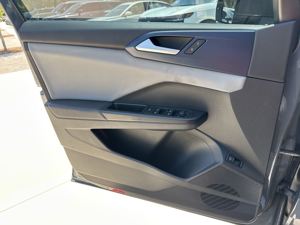 2022 Gray Volkswagen Taos 1.5T SE FWD SUV