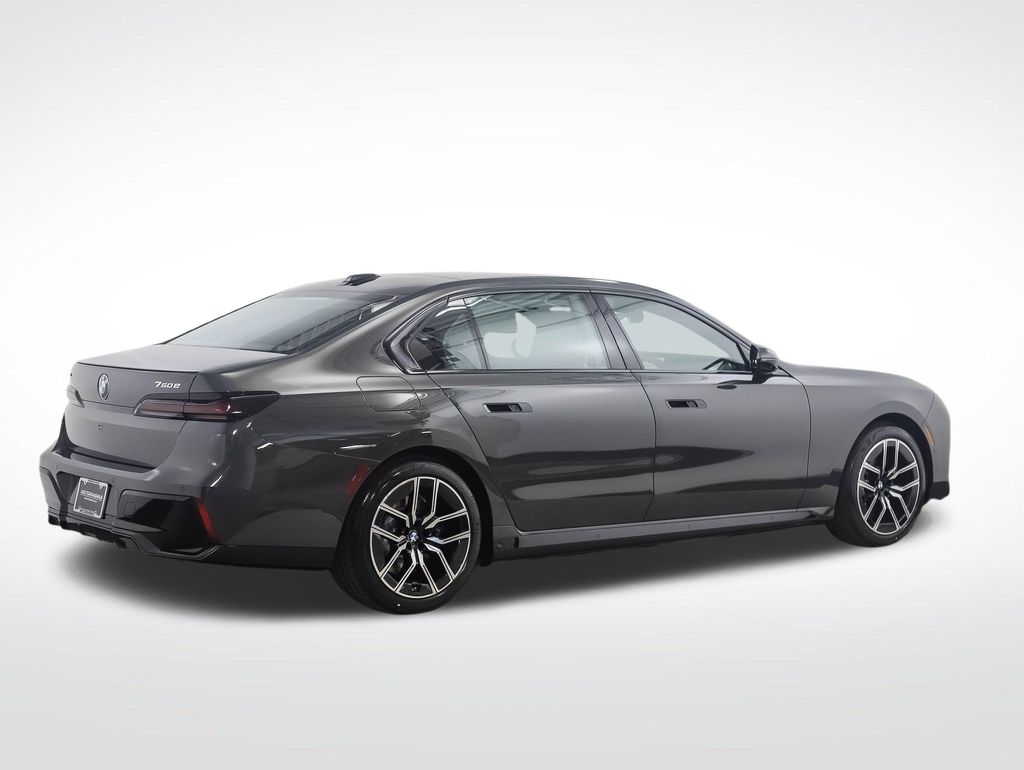 Thumbnail: 2026 BMW 7 Series - 3