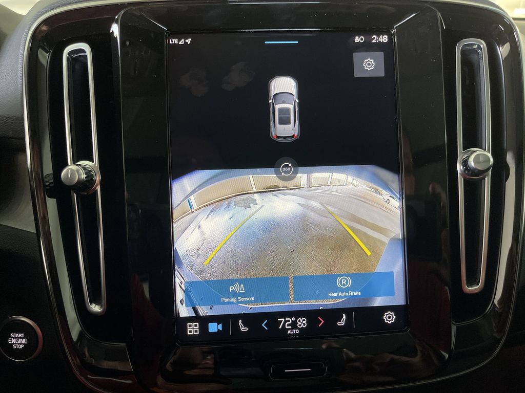 2025 Volvo XC40 B5 Plus Bright Theme photo