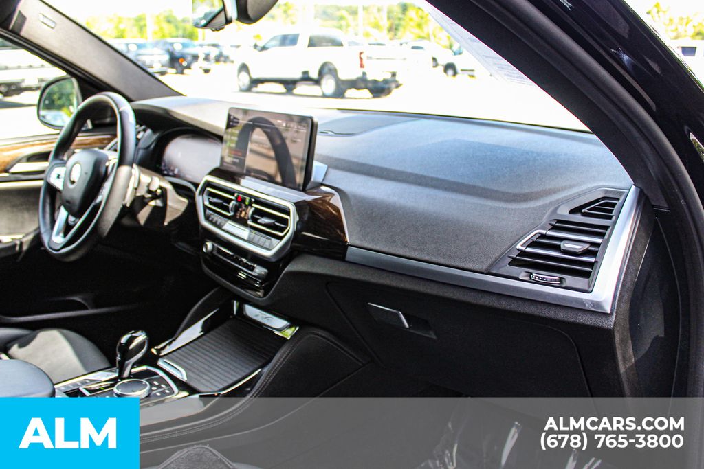 Used 2025 Black BMW xDrive30i image 23