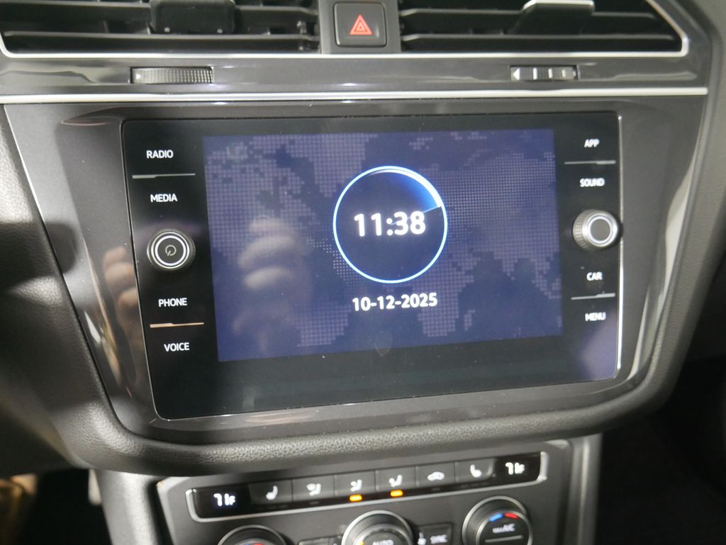 Thumbnail: 2021 Volkswagen Tiguan - 25