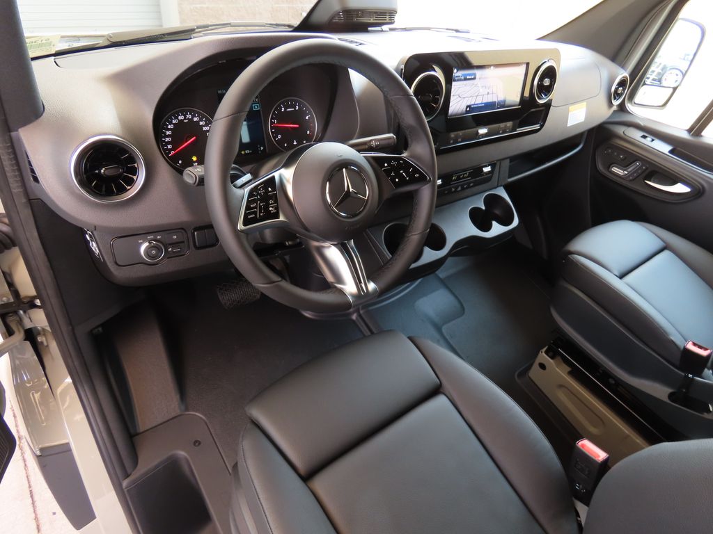 2025 Mercedes-Benz Sprinter 2500 9