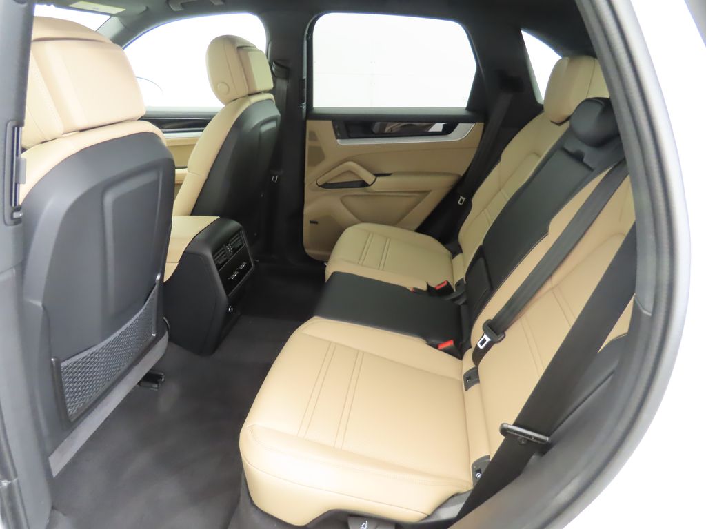 Thumbnail: 2025 Porsche Cayenne - 24