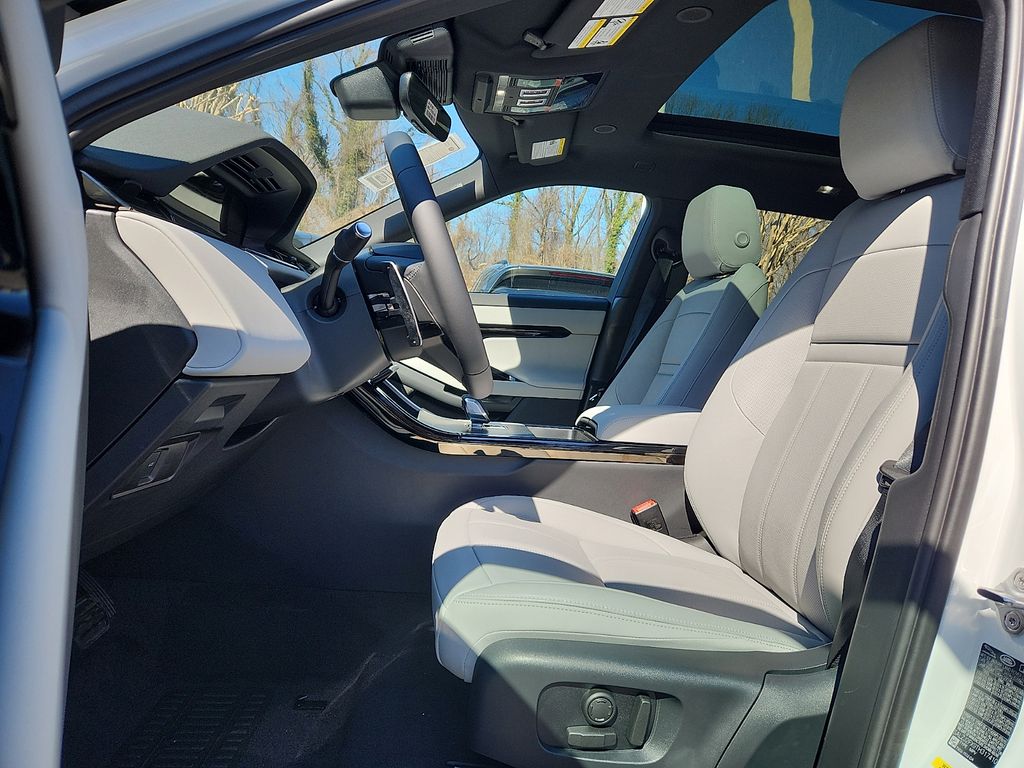 Thumbnail: 2026 Land Rover Range Rover Evoque - 6