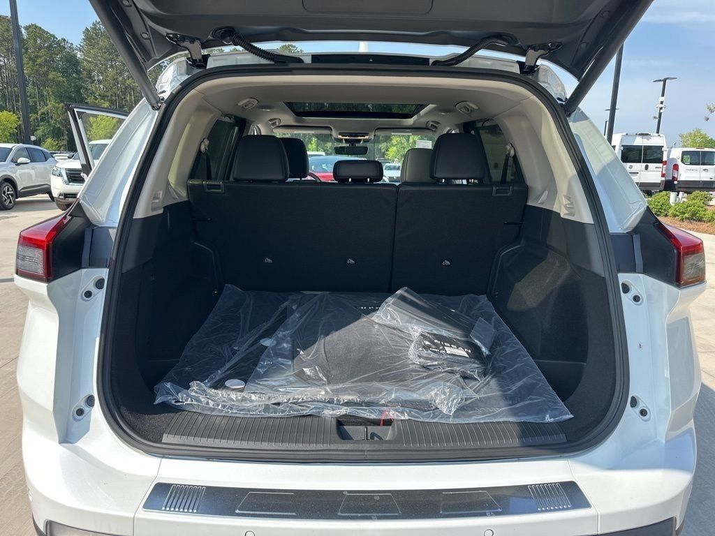 2025 Everest White Pearl Nissan Rogue SV FWD SUV