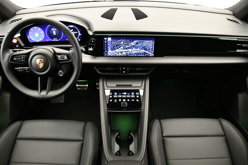 Thumbnail: 2025 Porsche Macan - 21