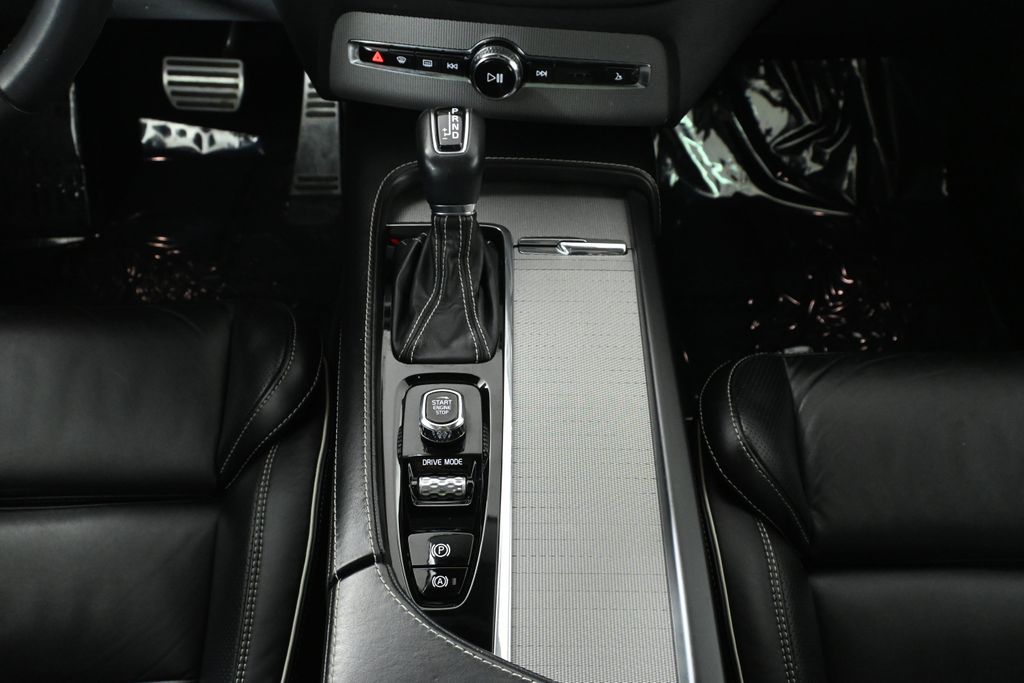 Thumbnail: 2020 Volvo XC90 - 24