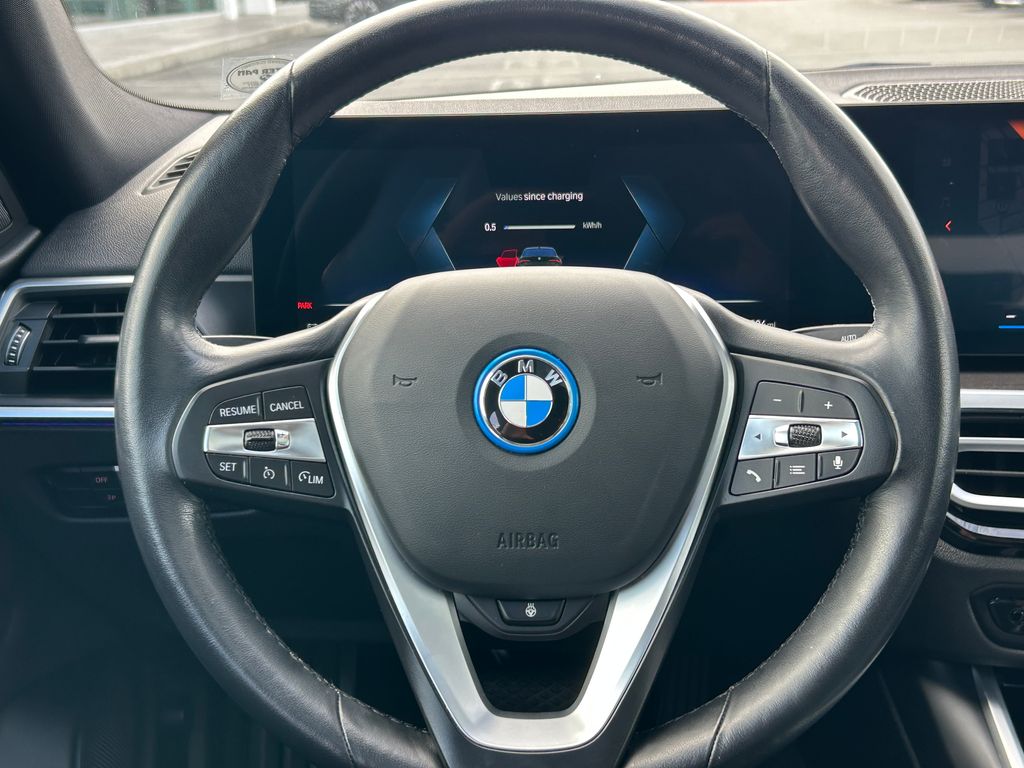 Thumbnail: 2023 BMW i4 - 18