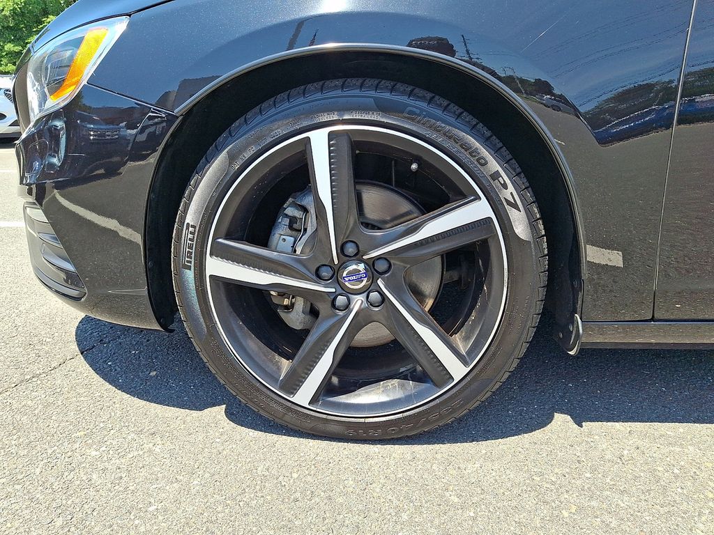Thumbnail: 2016 Volvo V60 - 9