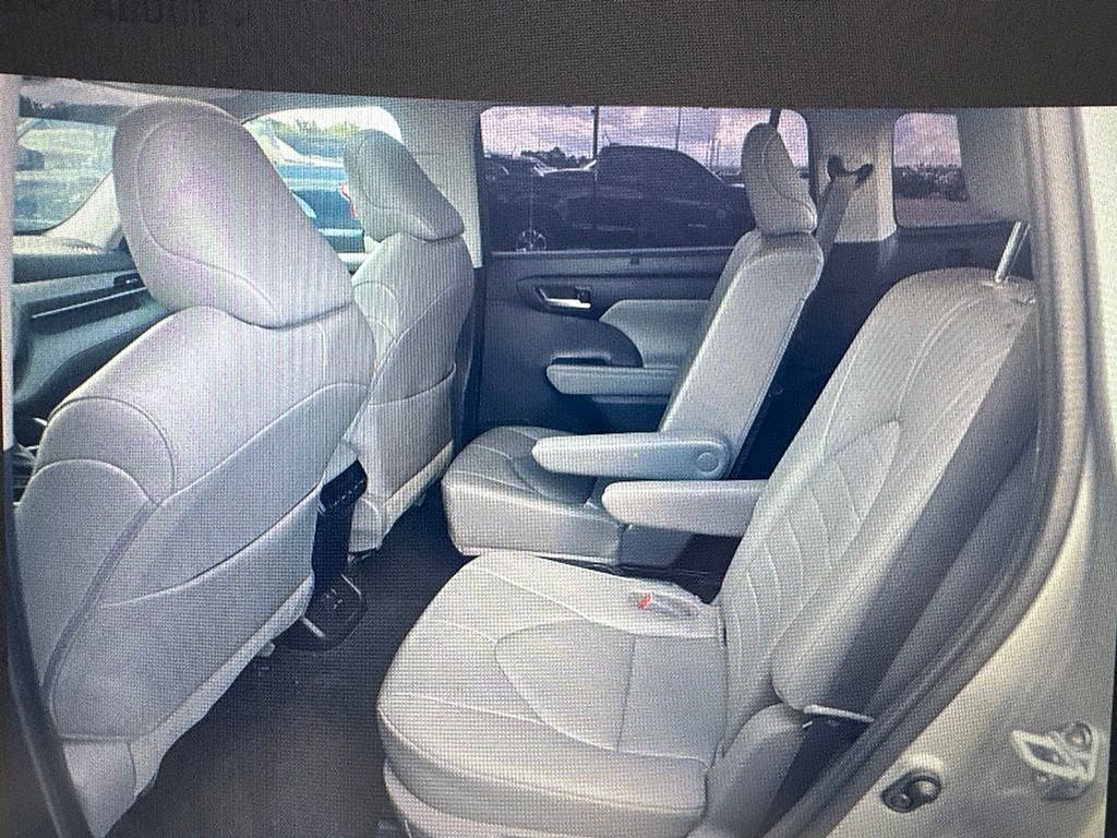 2023 Toyota Highlander XLE - 6