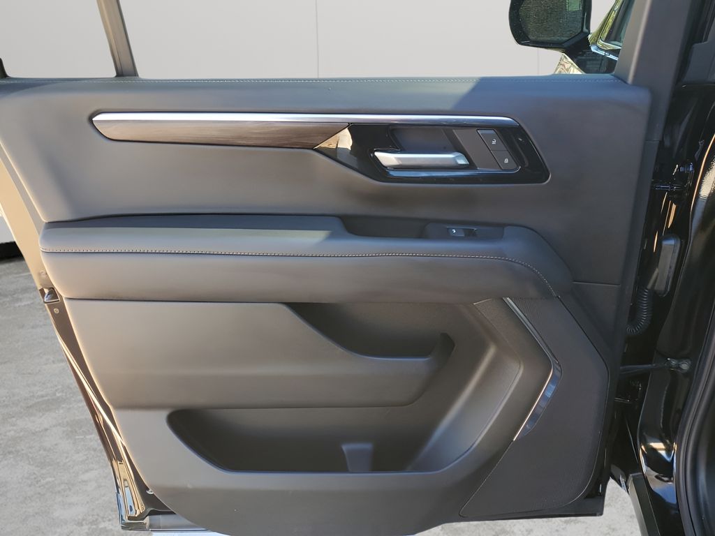 Used Car 2025 Chevrolet Suburban  Z71 For Sale Under $70,000 In Austin, Texas