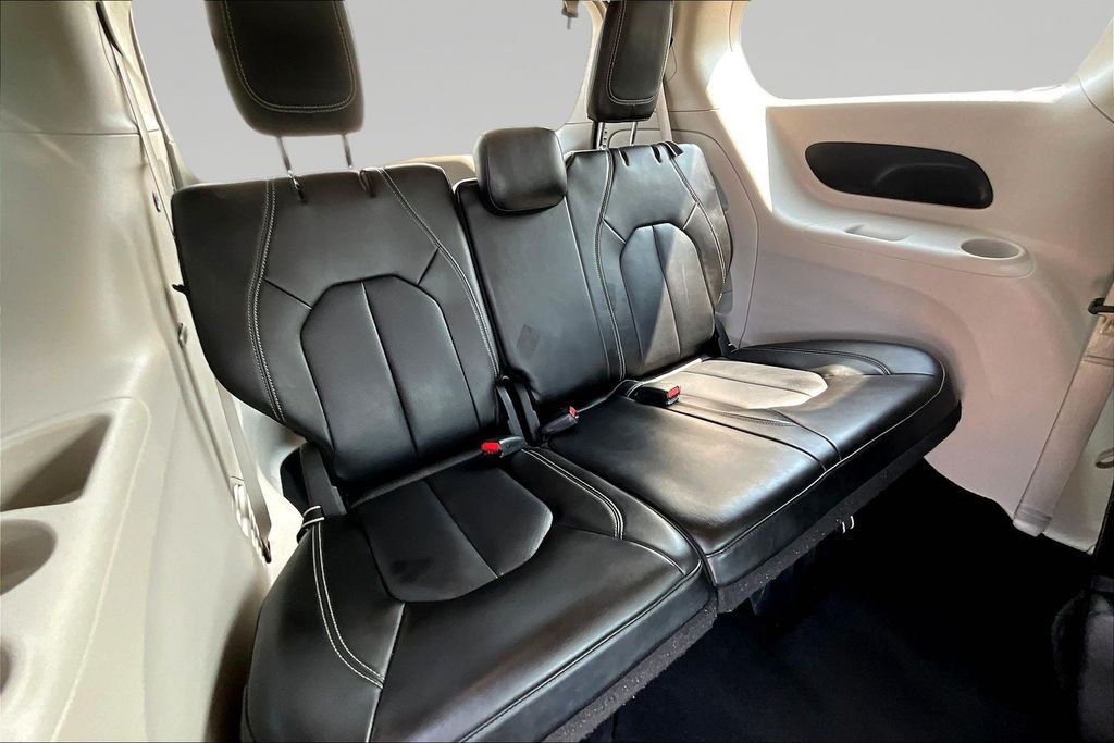 Used 2023 Chrysler Pacifica Van