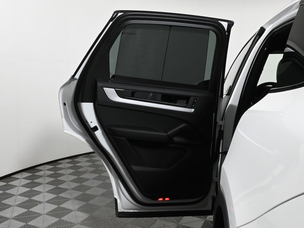 Thumbnail: 2024 Porsche Cayenne - 32