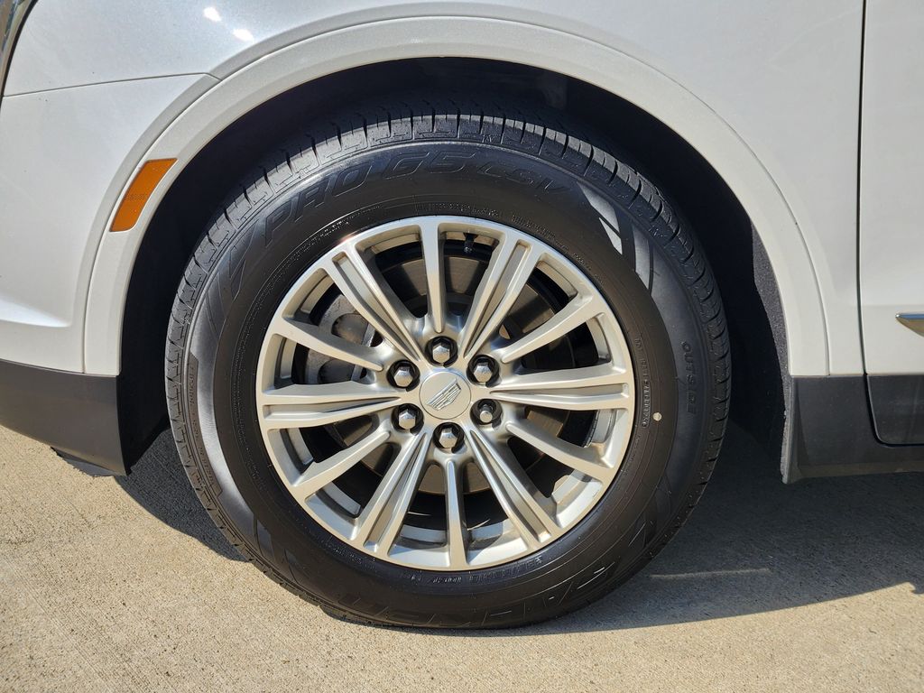 2018 Cadillac XT5 Luxury White at Bayshore Chrysler Jeep Dodge Ram