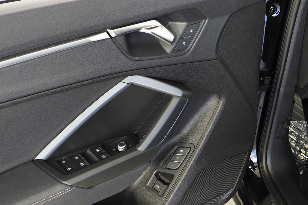 Thumbnail: 2023 Audi Q3 - 12