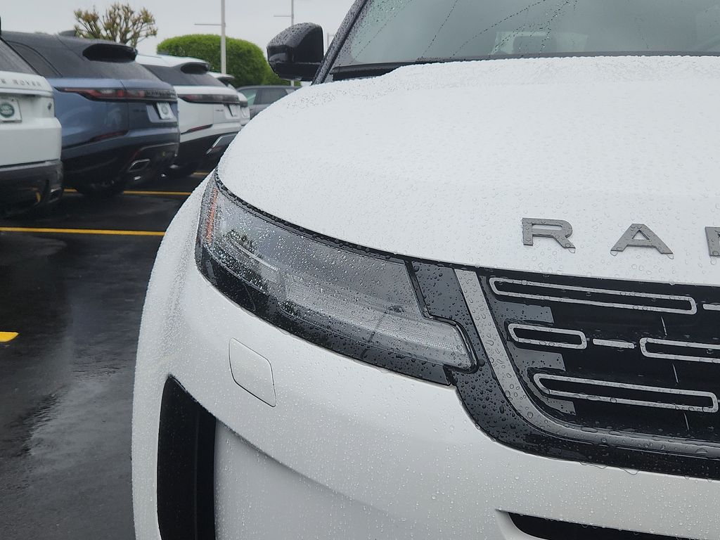 Thumbnail: 2024 Land Rover Range Rover Evoque - 9