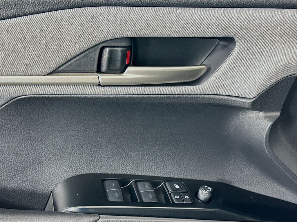 Thumbnail: 2025 Toyota Camry - 18