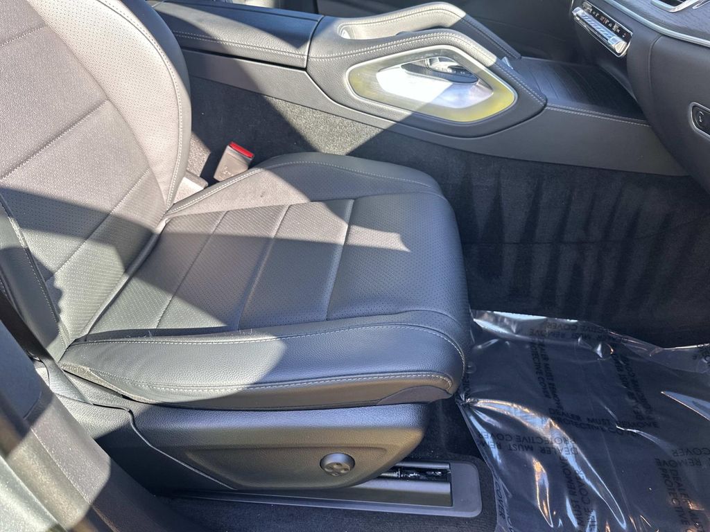 Thumbnail: 2022 Mercedes-Benz GLE - 22