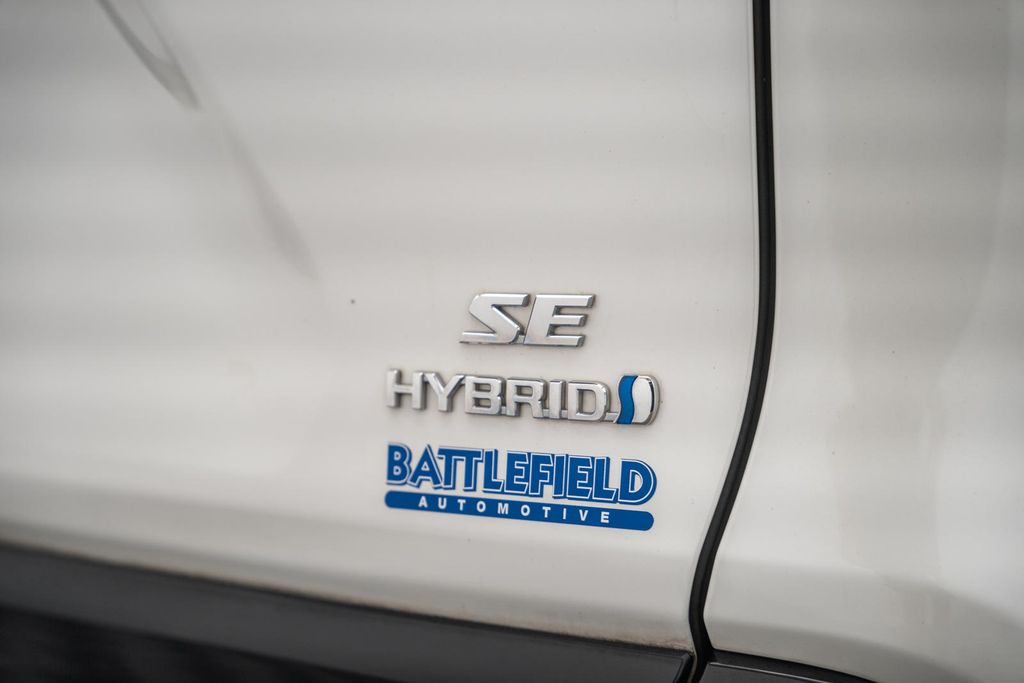 ToyotaRAV4 Hybrid9