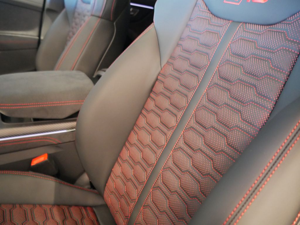 Thumbnail: 2026 Audi RS Q8 - 16