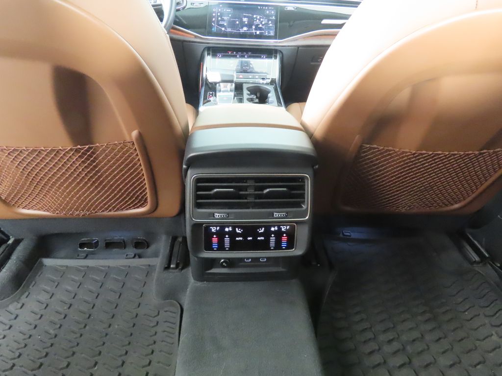 Thumbnail: 2022 Audi Q8 - 25