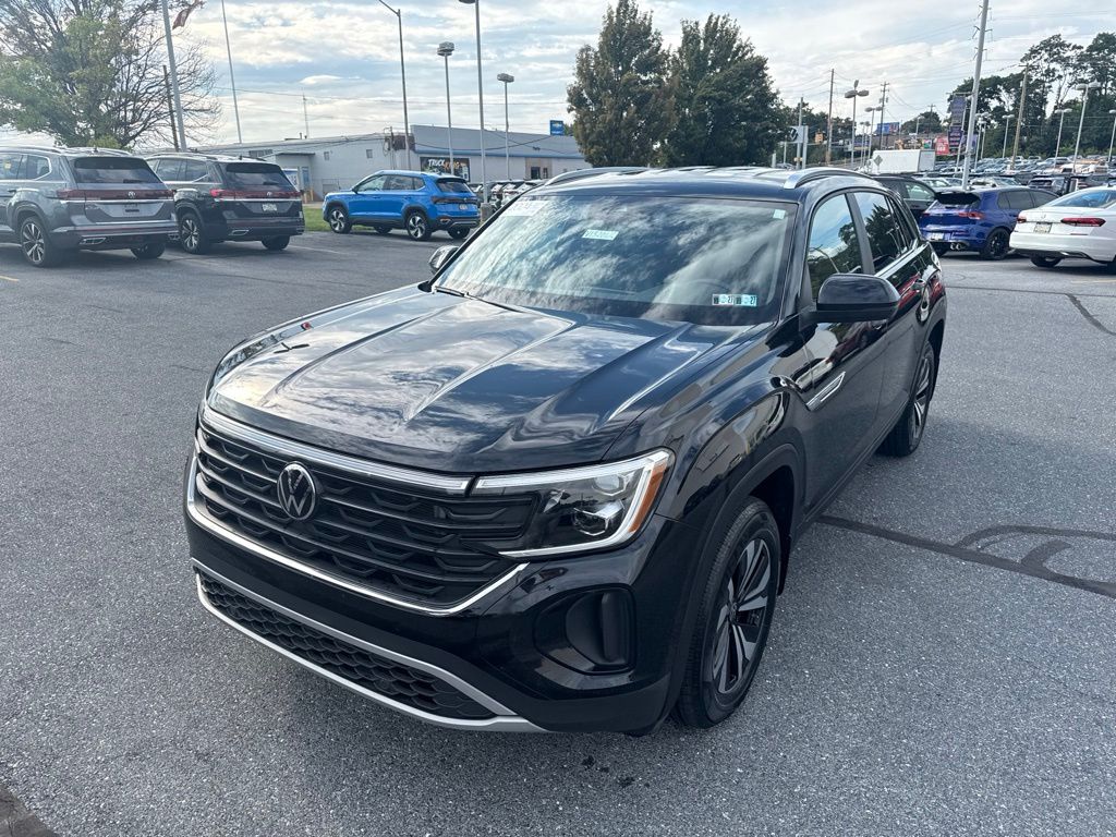 2024 Volkswagen Atlas Cross Sport 2.0T SE Black at Subaru and VW of Moon Township
