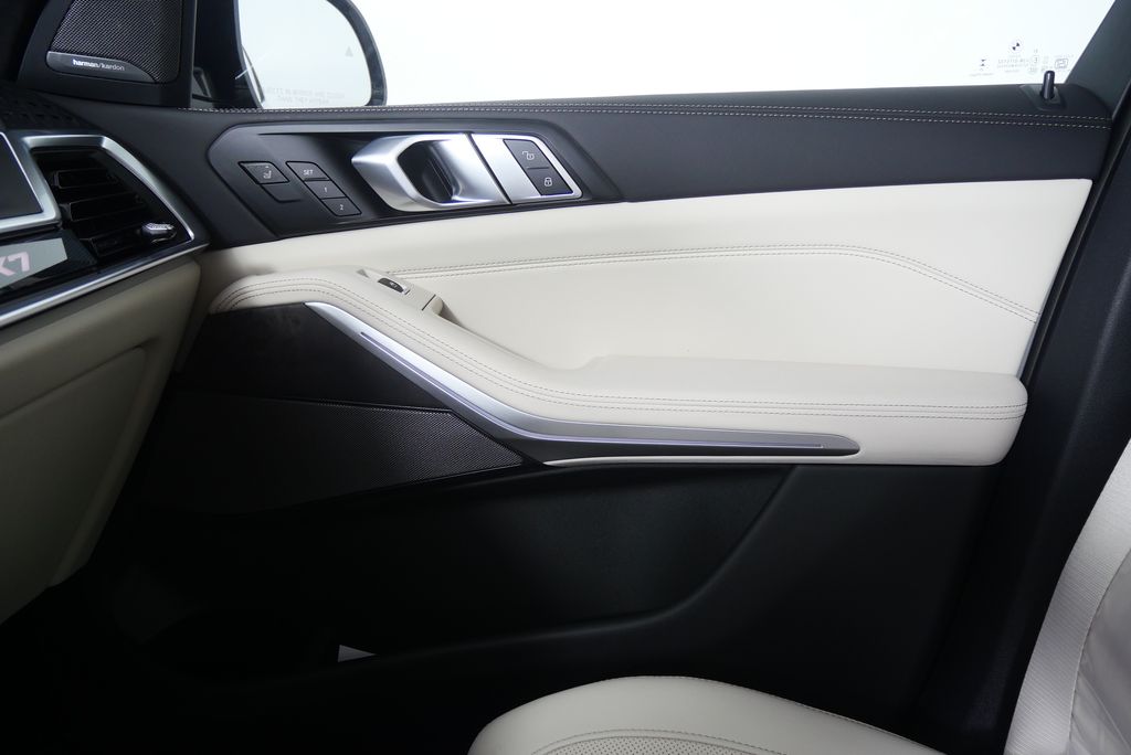 Thumbnail: 2026 BMW X7 - 26