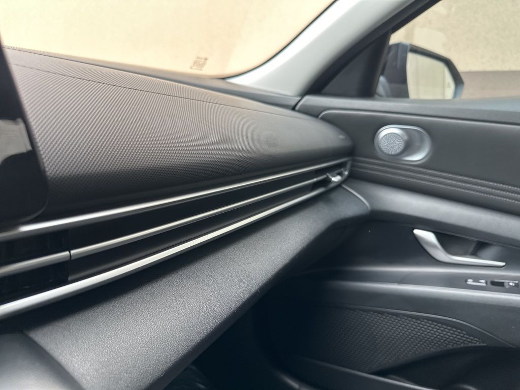 2022 Hyundai Elantra SEL 14