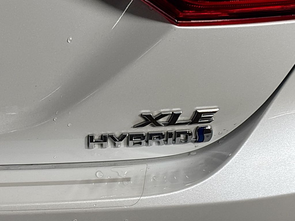2020 Toyota Camry Hybrid XLE