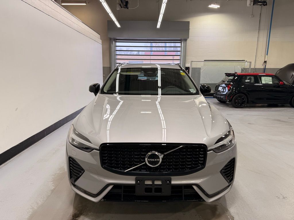 Thumbnail: 2023 Volvo XC60 - 8
