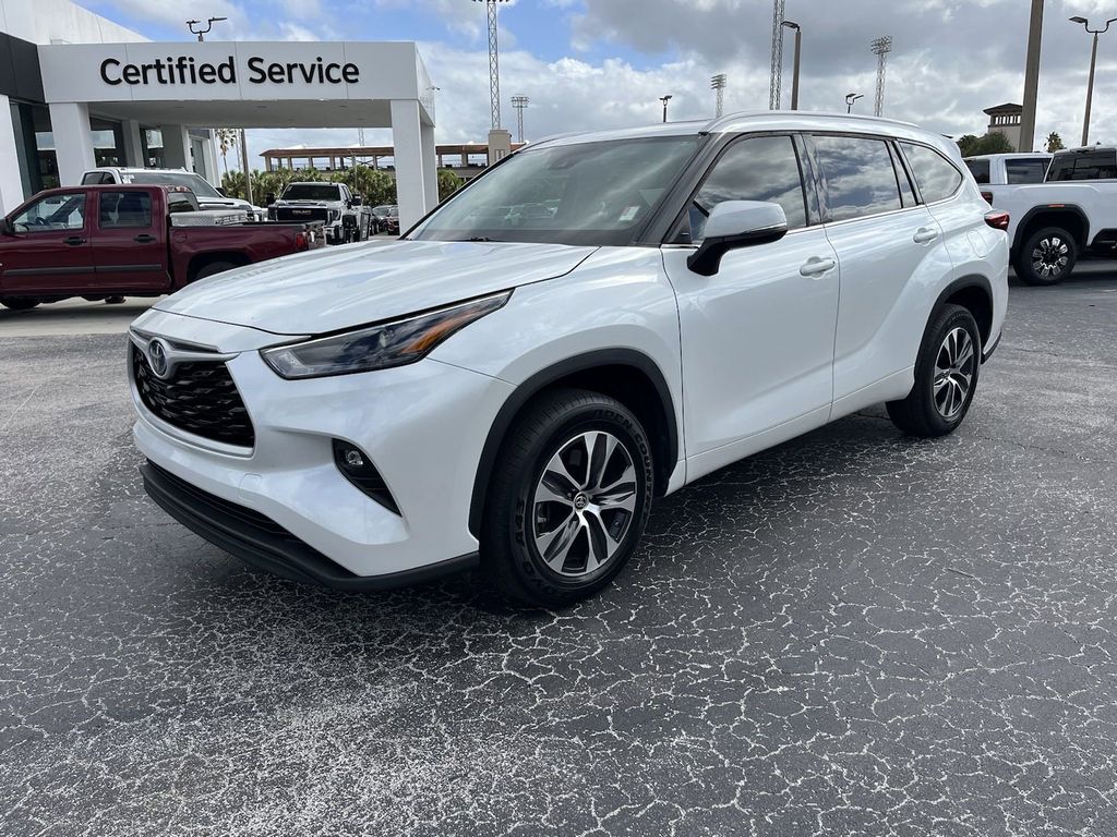 2022 Toyota Highlander Hybrid XLE 9