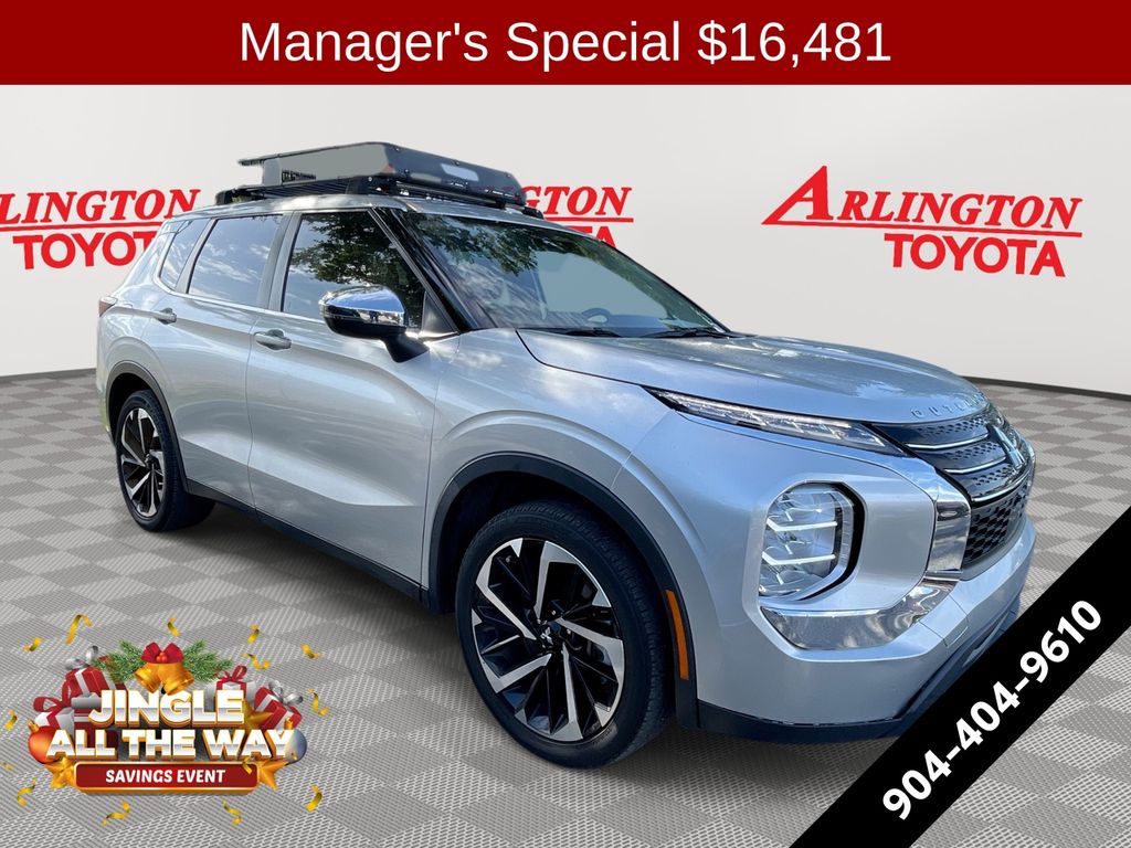 2022 Mitsubishi Outlander ES's photo