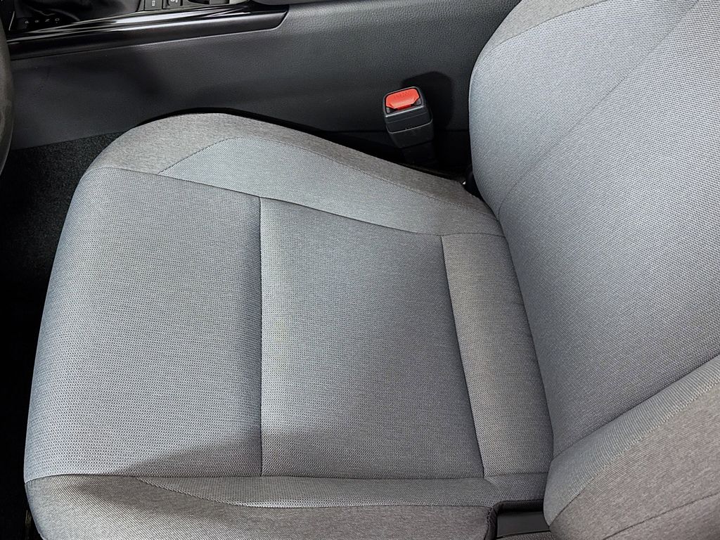 2026 Toyota Camry LE - Photo 14