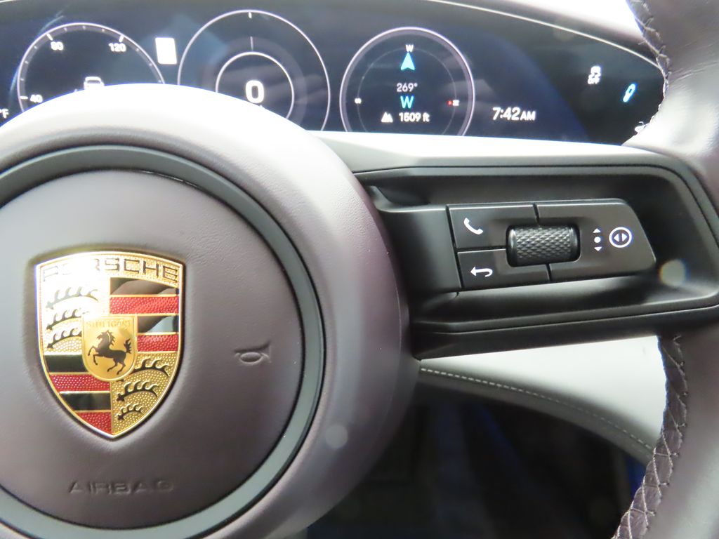 Thumbnail: 2022 Porsche Taycan - 12