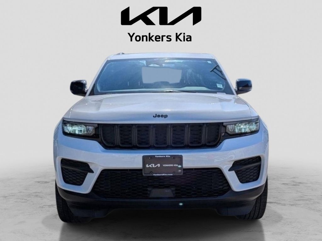 Used 2023 White Jeep Altitude X image 3