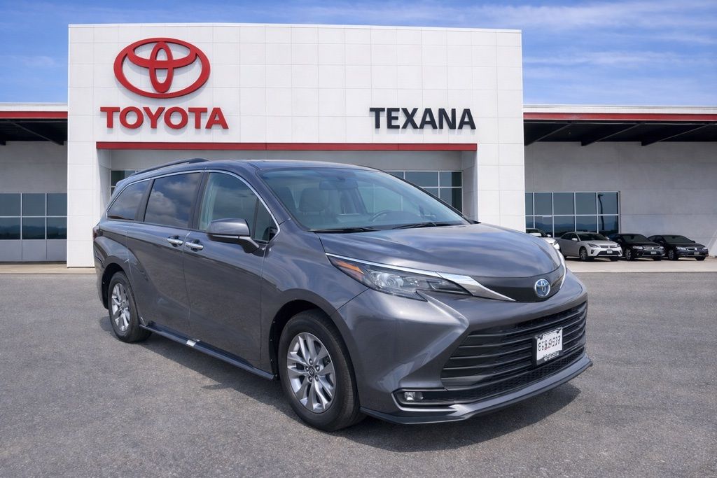 2025 Toyota Sienna XLE 7-Passenger FWD