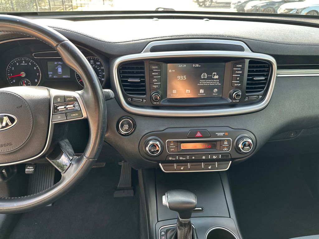 Used 2020 Silver Kia S image 23