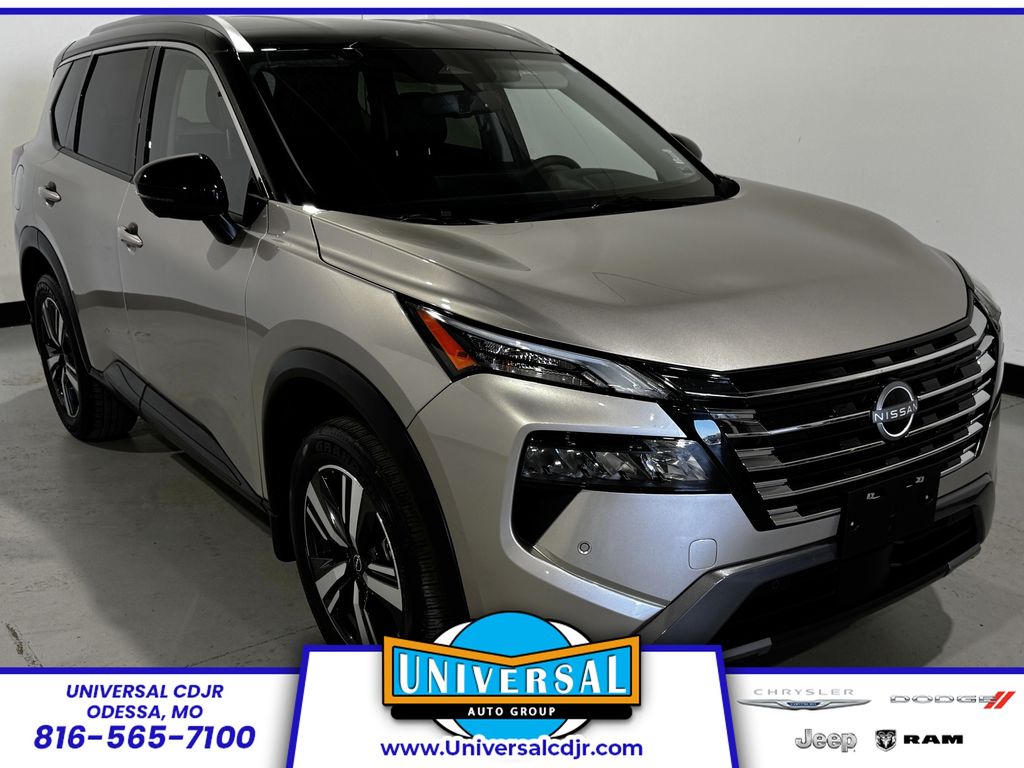 Champagne Silver Metallic/Super Black 2025 Nissan Rogue SUV / Crossover All-Wheel Drive Continuously Variable Transmission