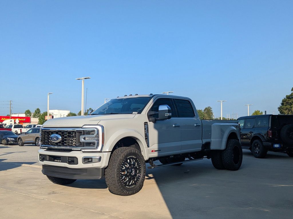2025 Ford F-450 Super Duty Platinum