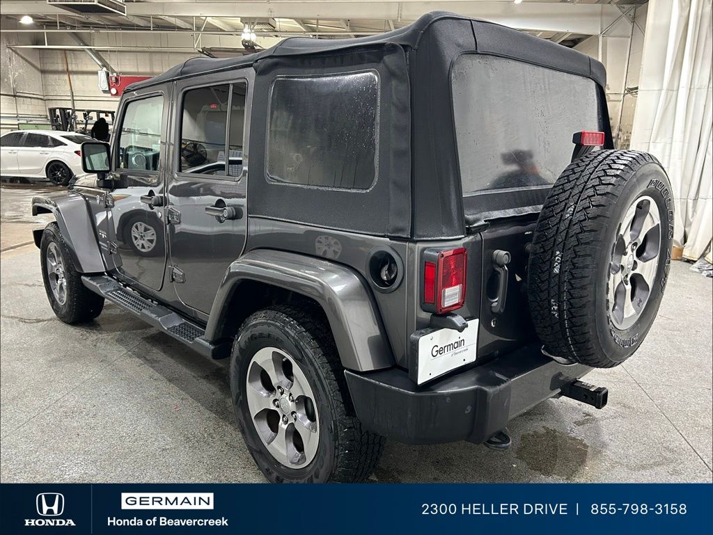 Used 2016 Gray Jeep Unlimited Sahara image 6